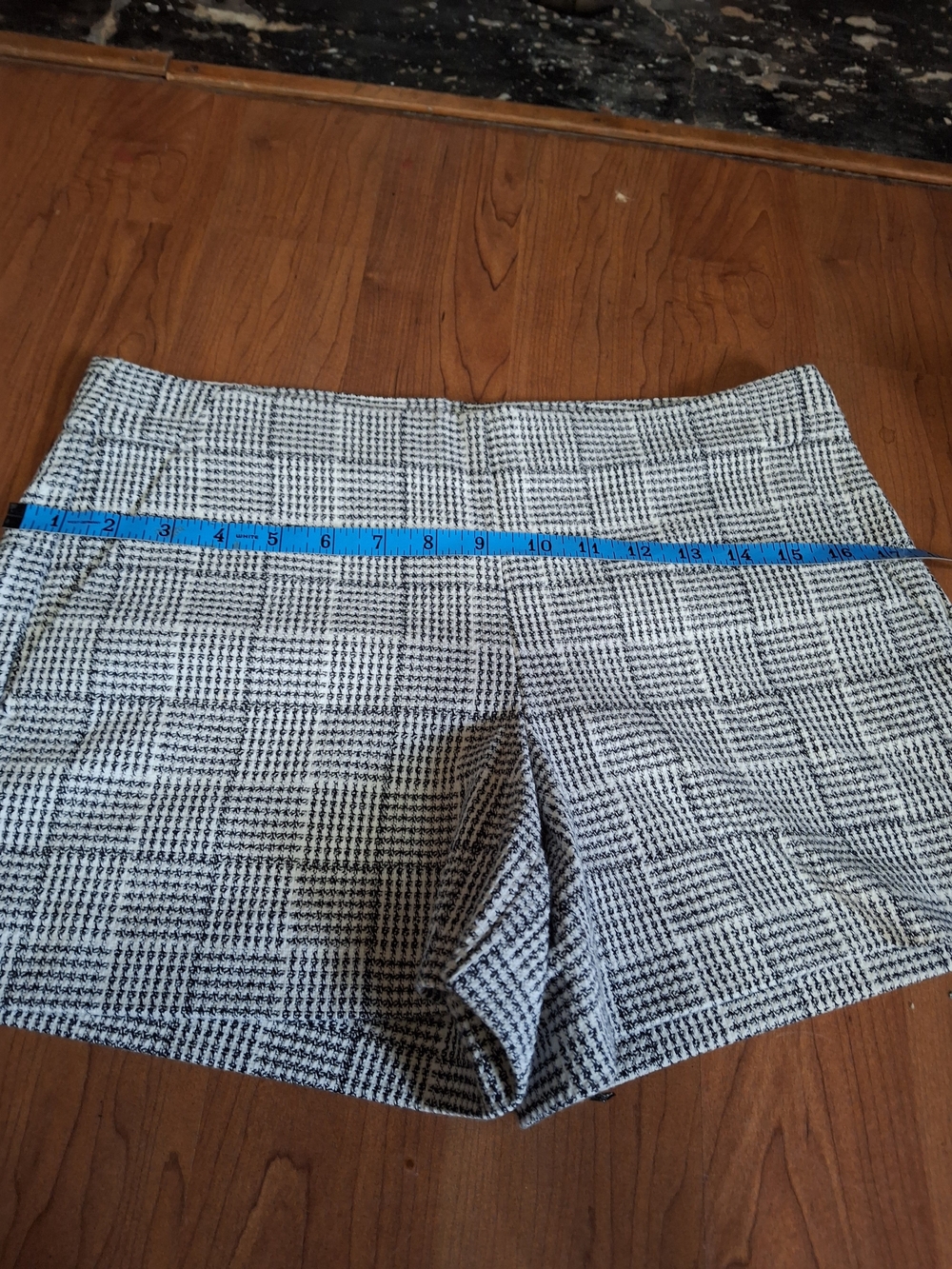 LOFT Black & White Plaid Tailored Shorts Size 2 (CFD 062)